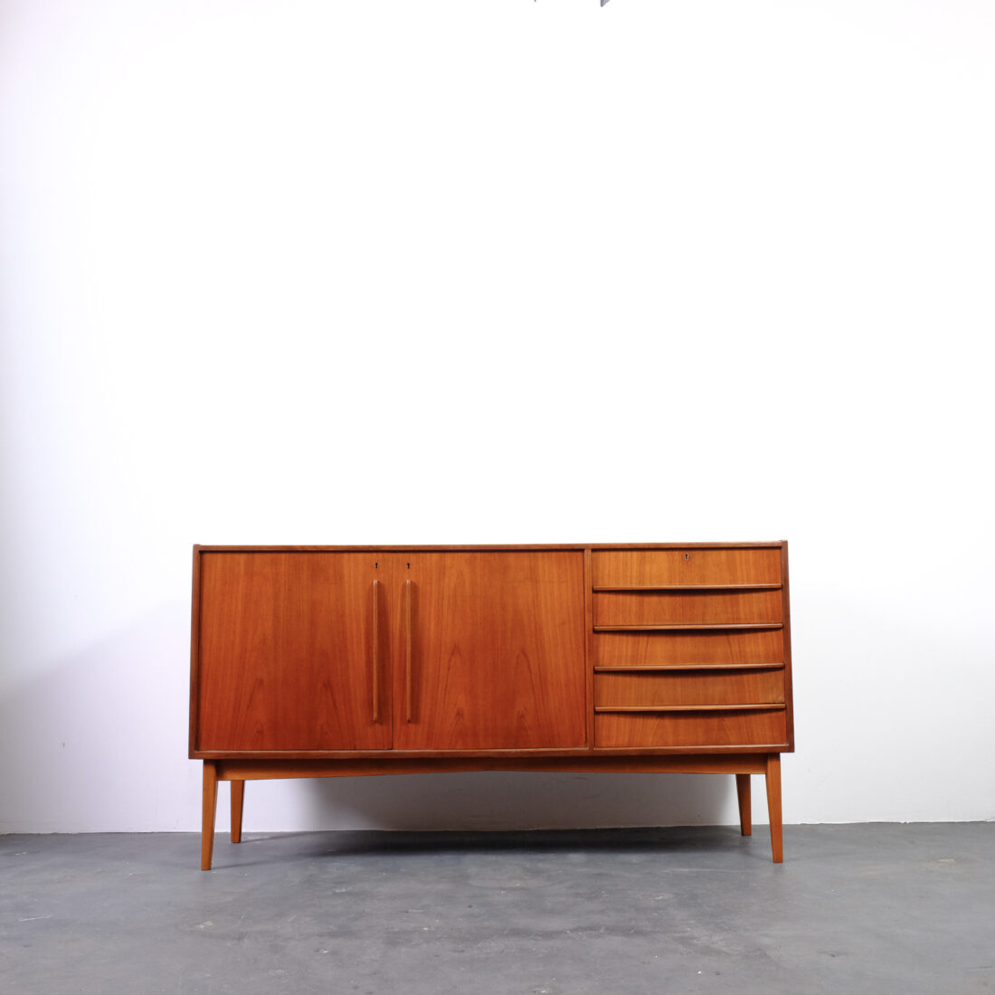 sideboard scandinavo